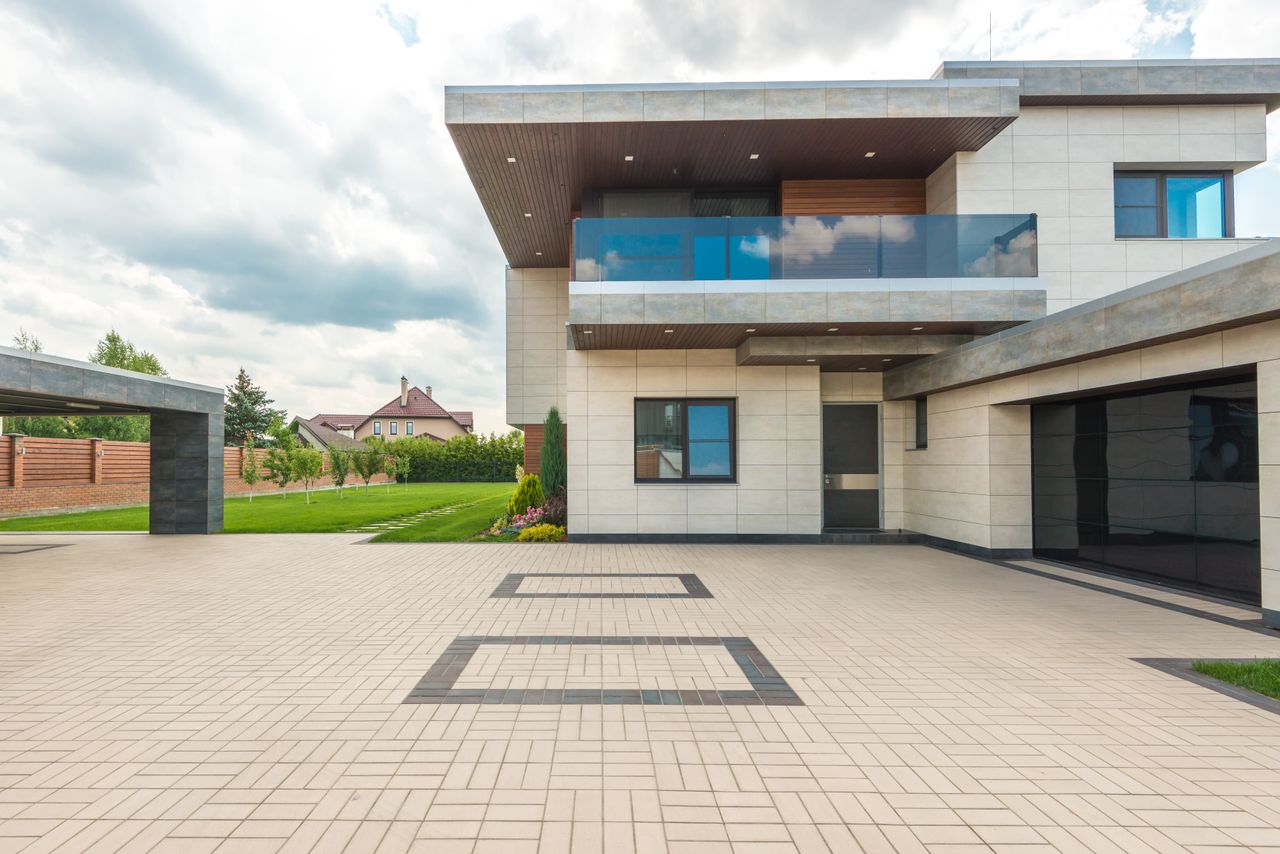 Crafting Captivating Headlines: Your awesome post title goes here Stylish modern house featuring a sleek design with a large driveway and lush greenery.